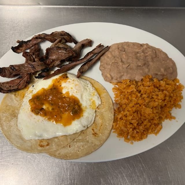 Carne Azada Con Huevos.